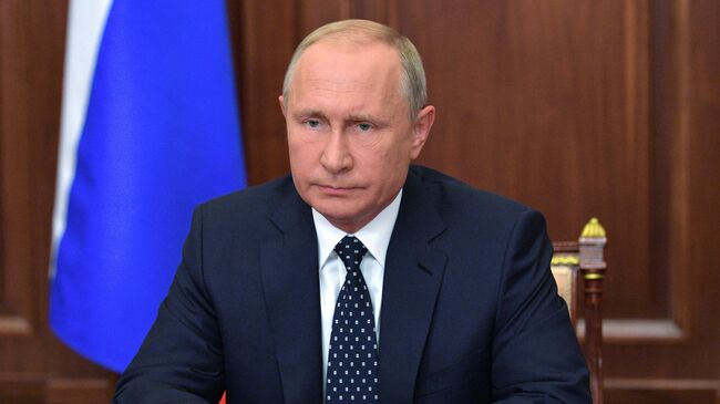 Президент РФ Владимир Путин выступает с обращением к гражданам страны по поводу предлагаемых правительством изменений в пенсионное законодательство