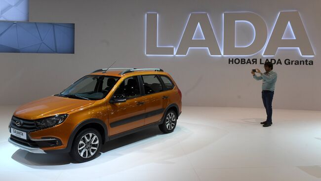 Автомобиль Lada Granta Cross на Московском международном автомобильном салоне 2018