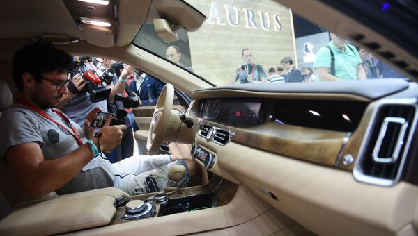 Журналисты на презентации автомобиля Aurus Senat на Московском международном автомобильном салоне 2018