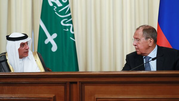 Министр иностранных дел РФ Сергей Лавров и министр иностранных дел Саудовской Аравии Адель аль-Джубейр на пресс-конференции по итогам переговоров
