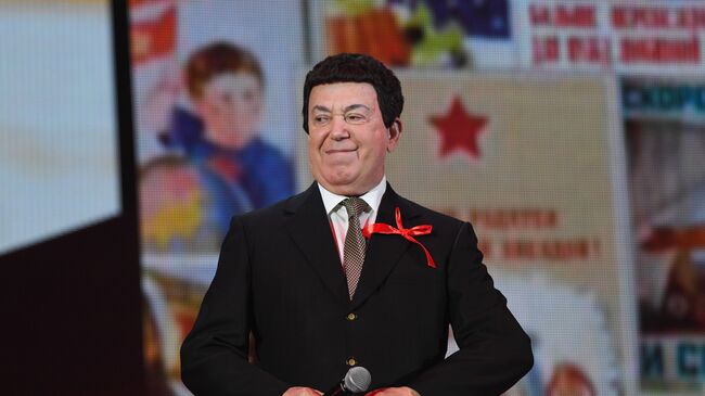 Депутат Государственной Думы РФ, певец Иосиф Кобзон на торжественном вечере, посвященном 100-летию Великой Октябрьской социалистической революции