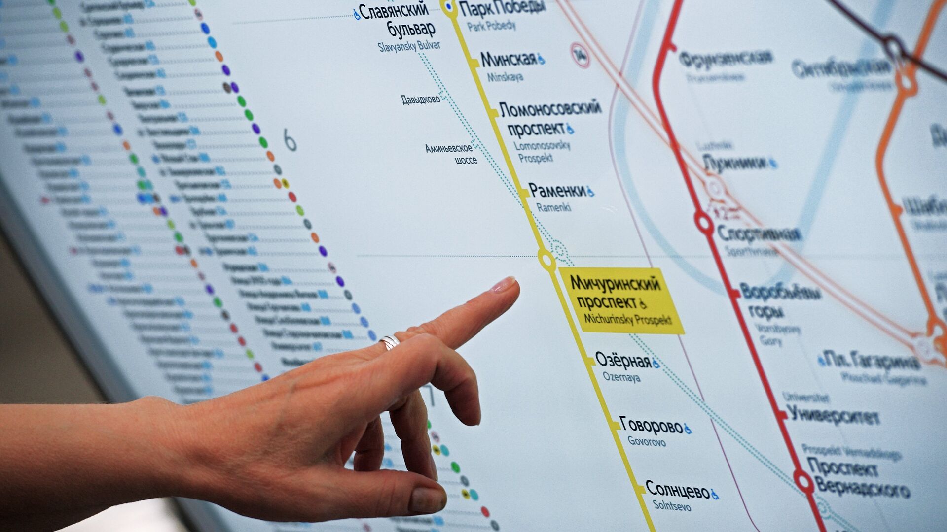 Информационное табло со схемой Московского метрополитена на станции Мичуринский проспект Калининско-Солнцевской линии - РИА Новости, 1920, 25.04.2022