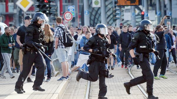 Полицейские и протестующие в Хемнице. Архивное фото
