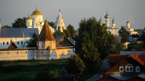 Вид на Покровский женский монастырь в Суздале