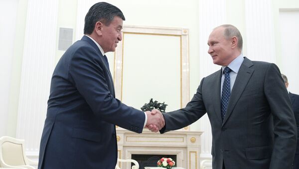 Президент РФ Владимир Путин и президент Киргизии Сооронбай Жээнбеков. Архивное фото