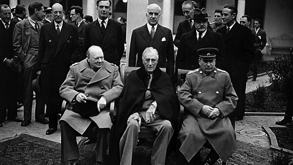 Премьер-министр Великобритании Уинстон Черчилль, президент США Франклин Рузвельт и Маршал СССР Иосиф Сталин