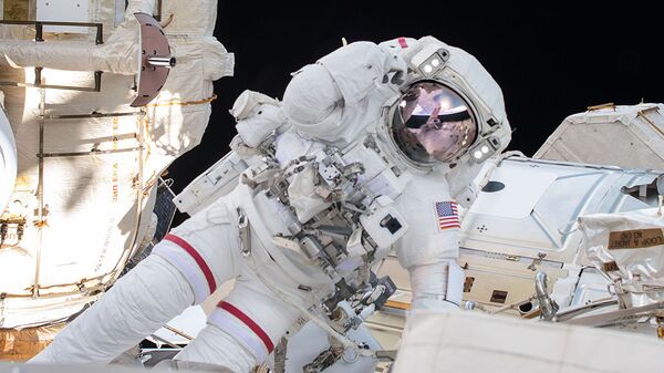 Астронавт НАСА Эндрю Фойстел во время выхода в открытый космос на МКС. Архивное фото