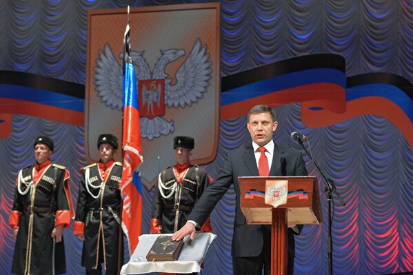 Избранный глава Донецкой народной республики Александр Захарченко на церемонии инаугурации в Донецком драматическом театре