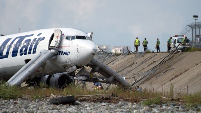 Самолет Boeing 737-800 авиакомпаниии Utair, рейса Москва - Сочи, совершил аварийную посадку в Сочи. 1 сентября 2018