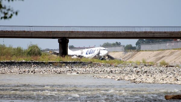 Самолет Boeing 737-800 авиакомпаниии Utair, рейса Москва - Сочи, совершил аварийную посадку в Сочи. 1 сентября 2018