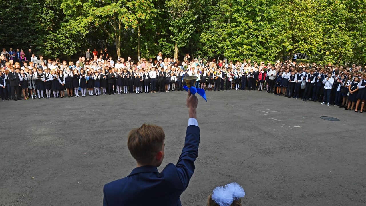 С 1 сентября в школах будут исполнять гимн России - РИА Новости, 19.04.2022