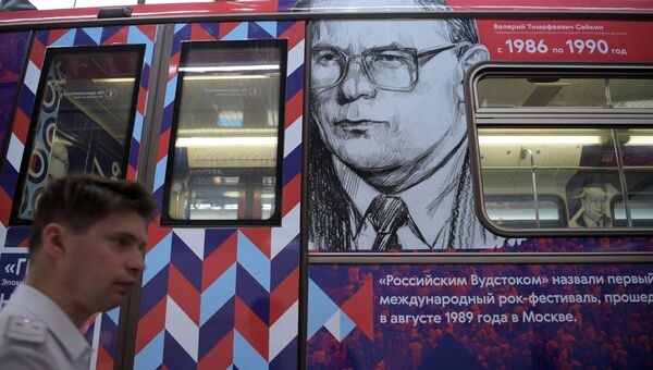 Тематический поезд Градоначальники Москвы, посвященный Дню города, в электродепо Красная Пресня в Москве. 1 сентября 2018