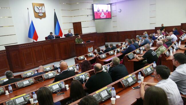 Исполняющий обязанности главы Донецкой народной республики Дмитрий Трапезников на церемонии представления депутатам Народного совета ДНР. 1 сентября 2018