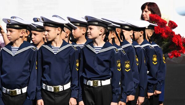 Воспитанники Нахимовского военно-морского училища на торжественной линейке, посвященной Дню знаний, во Владивостоке