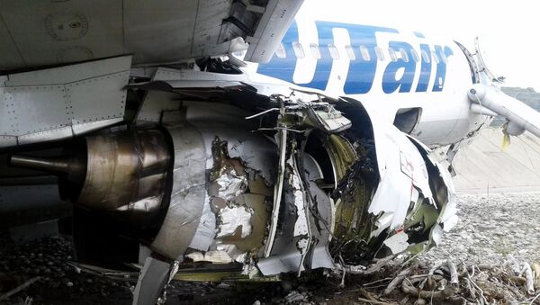 Самолет Boeing 737-800 авиакомпании Utair, совершивший аварийную посадку в Сочи. 1 сентября 2018