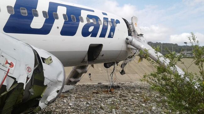 Самолет Boeing 737-800 авиакомпании Utair, совершивший аварийную посадку в Сочи. Архивное фото