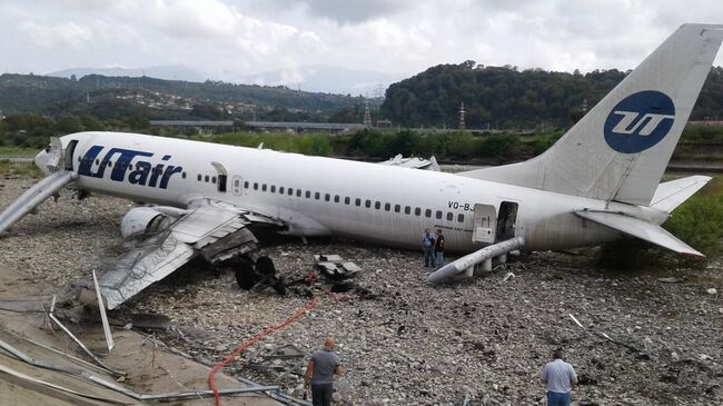 Самолет Boeing 737-800 авиакомпании Utair, совершивший аварийную посадку в Сочи. 1 сентября 2018