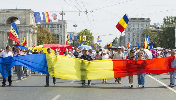 Митинг сторонников объединения Молдавии и Румынии на площади Великого национального собрания в Кишиневе. 1 сентября 2018