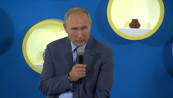 Путин рассказал, как добывал информацию на службе во внешней разведке