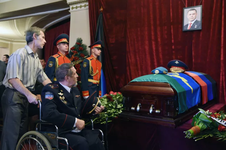 На церемонии прощания с главой ДНР Александром Захарченко На церемонии прощания с главой ДНР Александром Захарченко