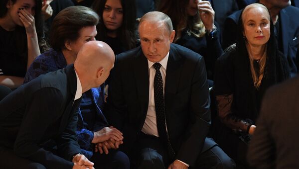 Президент России Владимир Путин на церемонии прощания с Иосифом Кобзоном
