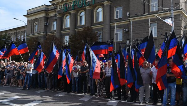 Местные жители на церемонии прощания с главой ДНР Александром Захарченко