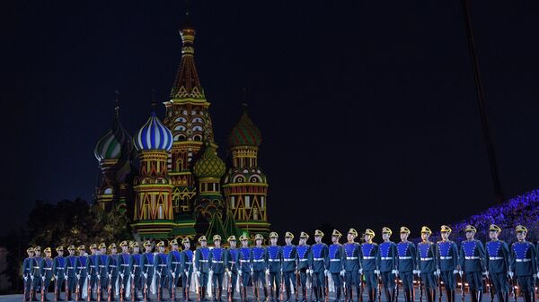 Рота специального караула Президентского полка  выступает на закрытии XI Международного военно-музыкального фестиваля Спасская башня на Красной площади в Москве. 2 сентября 2018