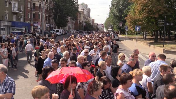 Живая очередь на километры: кадры прощания с Александром Захарченко Живая очередь на километры: кадры прощания с Александром Захарченко