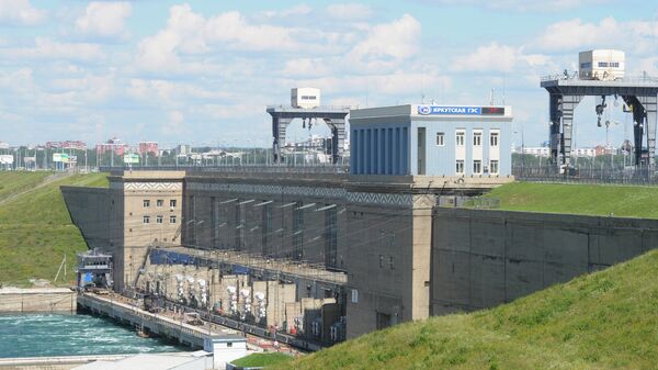 Плотина Иркутской ГЭС. Архивное фото