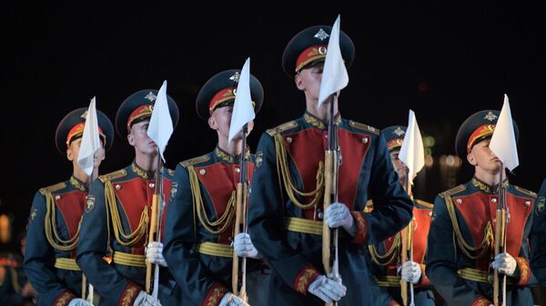 Военный Образцовый оркестр Почетного караула выступает на закрытии XI Международного военно-музыкального фестиваля Спасская башня