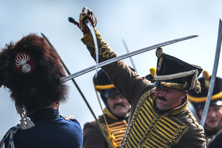 Участники военно-исторической реконструкции Бородинского сражения на международном военно-историческом фестивале День Бородина – 2018