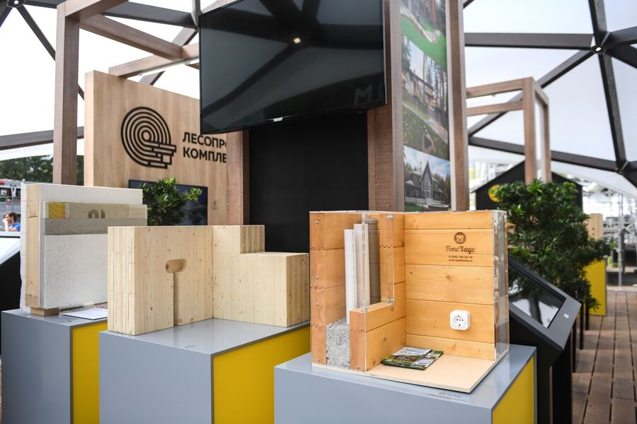 Образцы материалов деревянного домостроения на площадке «Современная жизнь в деревянном доме: экологичность, безопасность, красота»