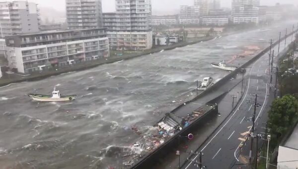 Наводнение, вызванное тайфуном Джеби в городе Нисиномия, Япония. 4 сентября 2018