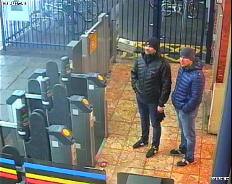Подозреваемые в попытке убийства Сергея Скрипаля и его дочери Юлии в Солсбери Александр Петров и Руслан Боширов Подозреваемые в попытке убийства Сергея Скрипаля и его дочери Юлии в Солсбери Александр Петров и Руслан Боширов