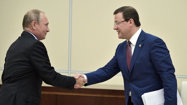 Президент России Владимир Путин и губернатор Самарской области Дмитрий Азаров