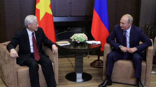 Владимир Путин и Нгуен Фу Чонг