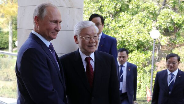 Владимир Путин и генеральный секретарь Центрального комитета коммунистической партии Социалистической Республики Вьетнам Нгуен Фу Чонг во время встречи. 6 сентября 2018