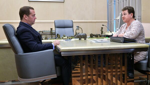 Председатель правительства РФ Дмитрий Медведев и губернатор Владимирской области Светлана Орлова во время встречи. 6 сентября 2018