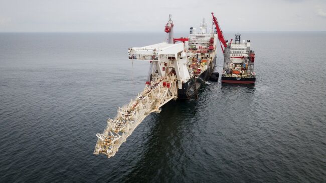 Трубоукладочное судно Solitaire готовится к началу работ по укладке газопровода Северный Поток - 2 в Балтийском море