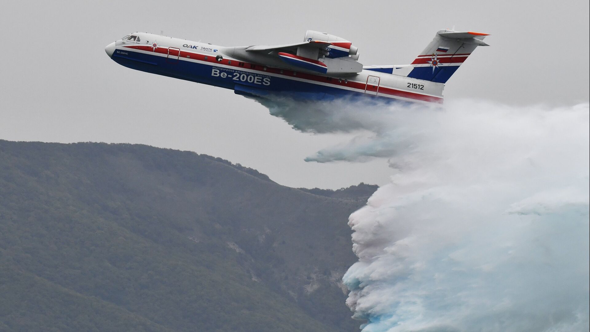 Самолет-амфибия МЧС РФ БЕ-200ЧС на международной выставке Гидроавиасалон в Геленджике. 6 сентября 2018 - РИА Новости, 1920, 01.10.2020