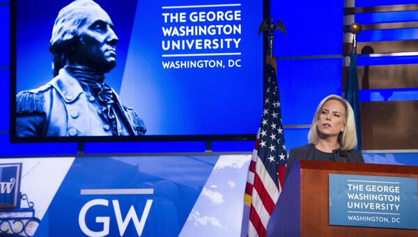 Министр национальной безопасности Кирстжин Нильсен во время выступления в Университете Джорджа Вашингтона в Вашингтоне. 5 сентября 2018