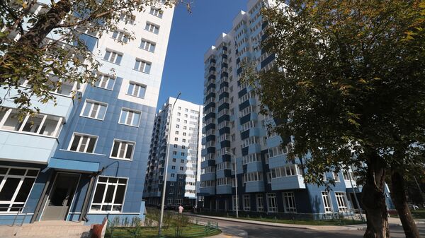 Многоэтажные жилые дома по улице Судостроительная в районе Нагатинский Затон Южного административного округа Москвы, предназначенные для переселения участников программы реновации
