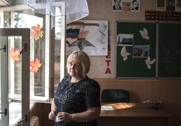 Алла Ивановна Оболенская - первая учительница погибшего в результате теракта главы ДНР Александра Захарченко, в первый день учебного года в школе №4 - кадетский корпус - в Донецке Алла Ивановна Оболенская - первая учительница погибшего в результате теракта главы ДНР Александра Захарченко, в первый день учебного года в школе №4 - кадетский корпус - в Донецке
