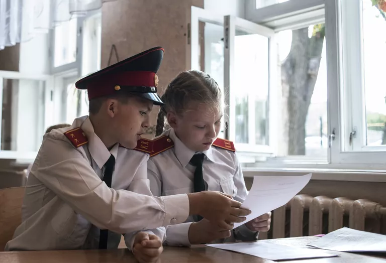 Кадеты на уроке в школе №4 - кадетский корпус - в Донецке Кадеты на уроке в школе №4 - кадетский корпус - в Донецке