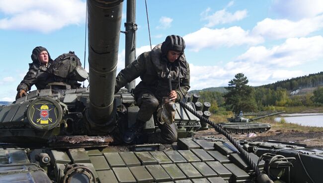 Военнослужащие на учебных занятиях. Архивное фото