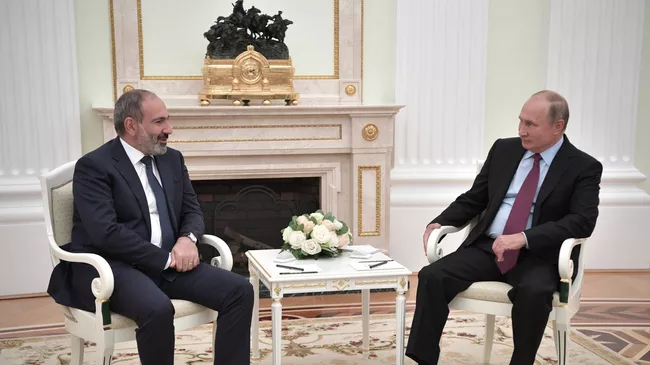 Президент РФ Владимир Путин и премьер-министр Армении Никол Пашинян. Архивное фото