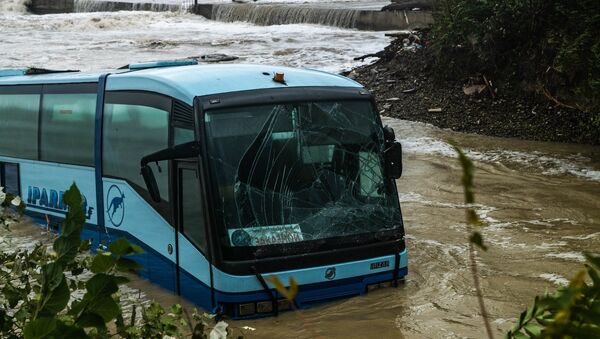 Автобус, смытый селевым потоком в селе Широкая Балка краснодарского края. 8 сентября 2018