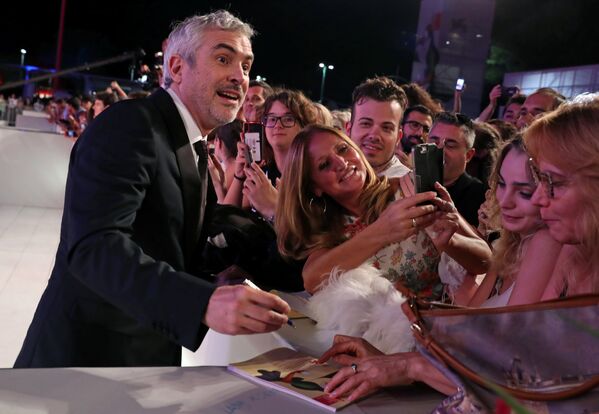 Режиссер Альфонсо Куарон во время встречи с поклонниками на церемонии закрытия 75-го издания Венецианского кинофестиваля. 8 сентября 2018