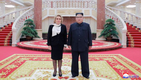 Валентина Матвиенко и Ким Чен Ын во время встречи в Пьхеньяне. Архивное фото