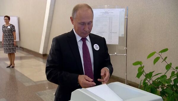 Путин выбрал мэра Москвы: кадры с избирательного участка номер 2151